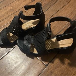 Girls open toe shoes